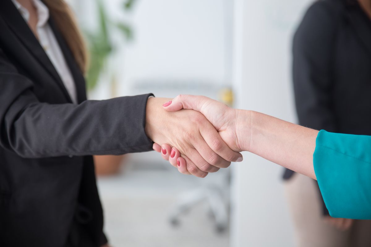 Deschidere cont bancar online: o opțiune pentru cei care stiu sa investeasca inteligent timpul si sa-si protejeze banii