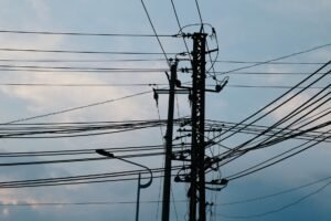 Pene de curent: cum îți pregătești locuința și ce despăgubiri poți cere de la distribuitor